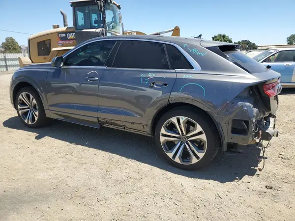 WA1CVAF11MD035322 2021 AUDI Q8 - Image 2