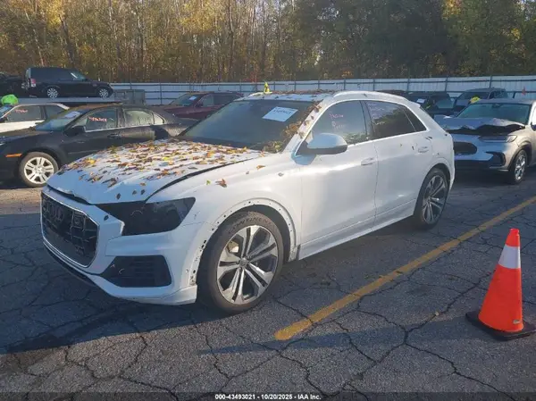 WA1CVAF12KD006831 2019 AUDI Q8 - Image 2