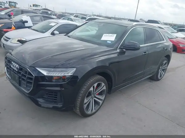 WA1CVAF12KD024942 2019 AUDI Q8 - Image 2