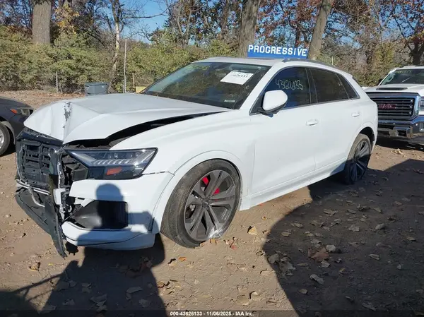 WA1CVAF12KD029820 2019 AUDI Q8 - Image 2