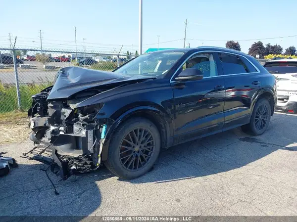 WA1CVAF13KD028093 2019 AUDI Q8 - Image 2