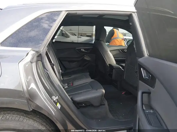 WA1CVAF17KD029215 2019 AUDI Q8 - Image 8