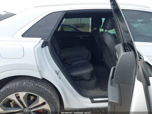 WA1CVAF17KD047553 2019 AUDI Q8 - Image 8