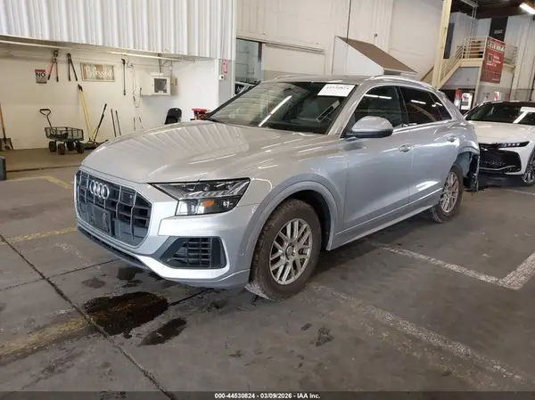 WA1CVAF18KD043866 2019 AUDI Q8 - Image 2