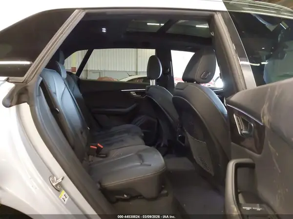 WA1CVAF18KD043866 2019 AUDI Q8 - Image 8