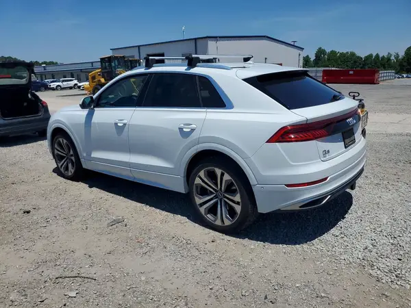 WA1CVAF18MD025824 2021 AUDI Q8 - Image 2