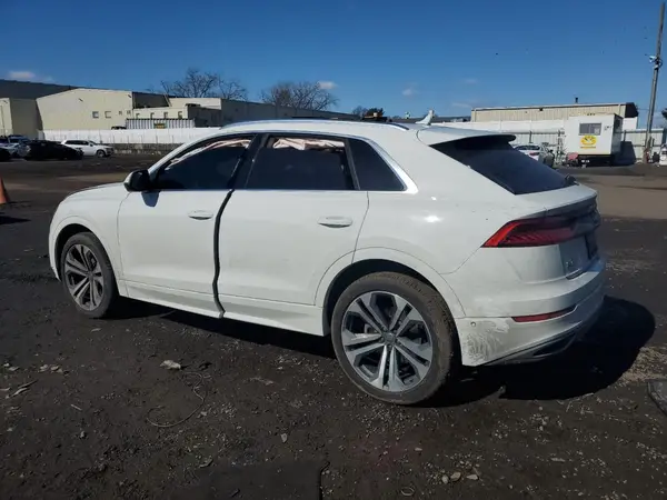 WA1CVAF19KD010794 2019 AUDI Q8 - Image 2