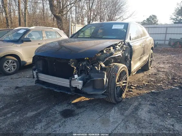 WA1CVAF19KD045397 2019 AUDI Q8 - Image 2