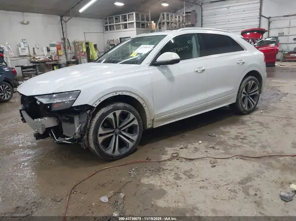 WA1CVAF1XKD015521 2019 AUDI Q8 - Image 2