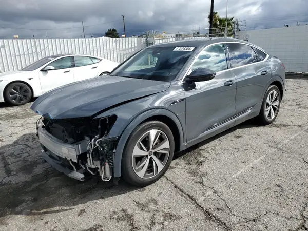 WA1DAAGE2RB012345 2024 AUDI Q8 - Image 1