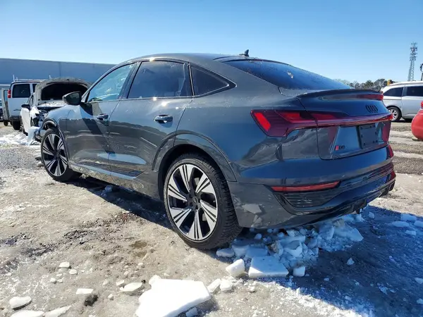 WA1DAAGE2RB056166 2024 AUDI Q8 - Image 2