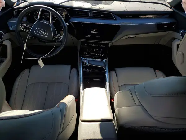 WA1DAAGE2RB056166 2024 AUDI Q8 - Image 8