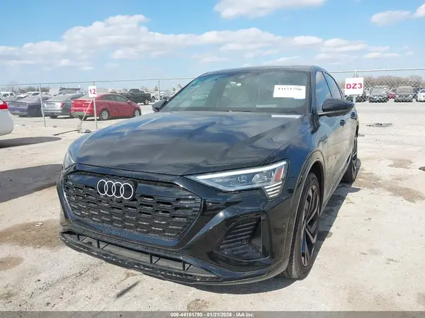 WA1DAAGE3RB042745 2024 AUDI Q8 - Image 2