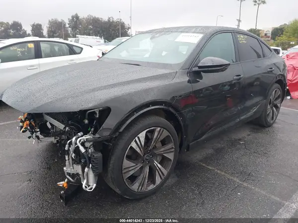WA1DAAGE4RB013478 2024 AUDI Q8 - Image 2