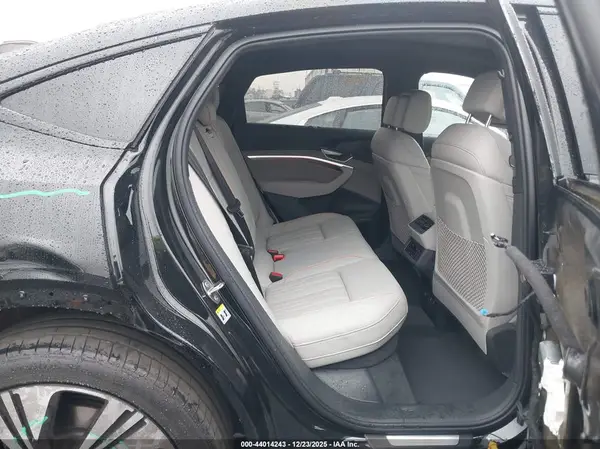 WA1DAAGE4RB013478 2024 AUDI Q8 - Image 8
