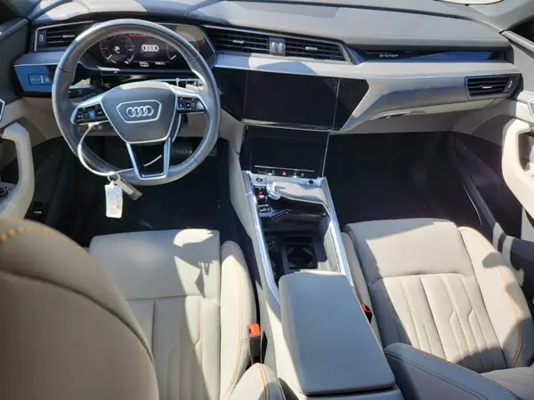 WA1DAAGE4RB054449 2024 AUDI Q8 - Image 8