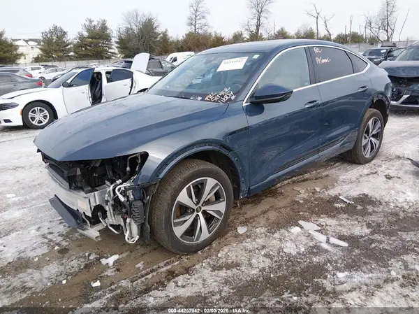 WA1DAAGEXRB020824 2024 AUDI Q8 - Image 2