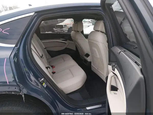 WA1DAAGEXRB020824 2024 AUDI Q8 - Image 8