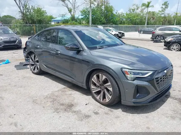 WA1DAAGEXRB062085 2024 AUDI Q8 - Image 1