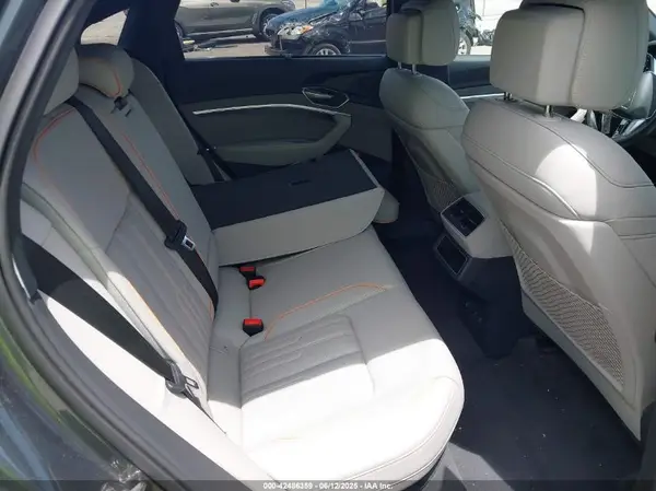WA1DAAGEXRB062085 2024 AUDI Q8 - Image 8