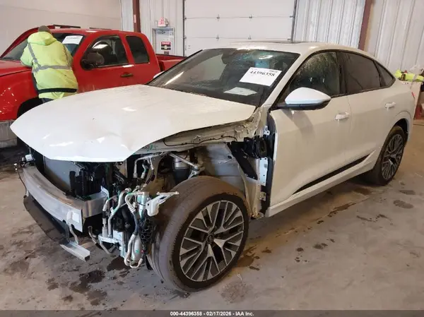 WA1DAAGEXRB066833 2024 AUDI Q8 - Image 2