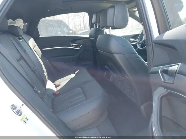 WA1DABGE3RB060698 2024 AUDI Q8 - Image 8