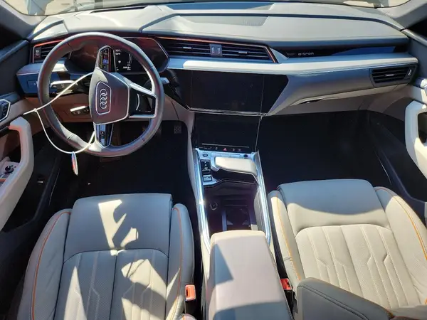 WA1DABGEXRB005407 2024 AUDI Q8 - Image 8