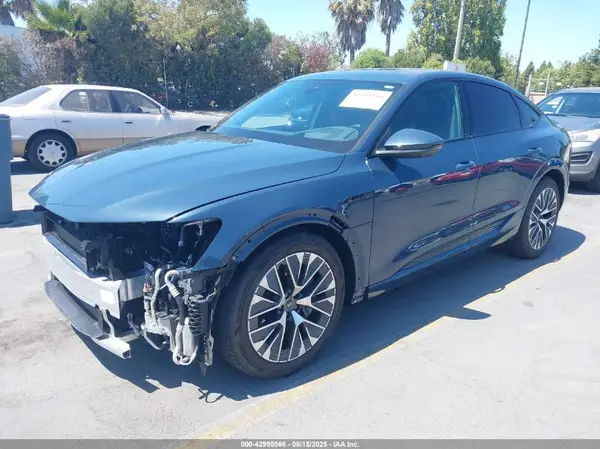 WA1DABGEXRB051982 2024 AUDI Q8 - Image 2