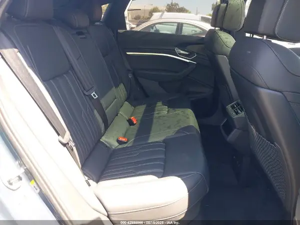WA1DABGEXRB051982 2024 AUDI Q8 - Image 8