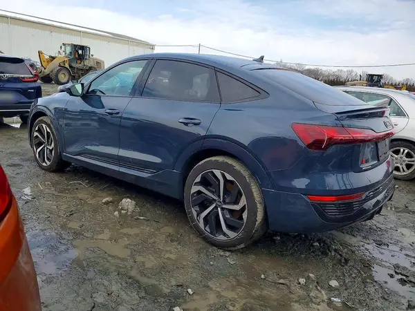 WA1DABGEXRB062108 2024 AUDI Q8 - Image 2