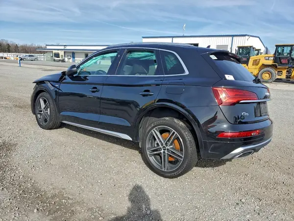 WA1E2AFY1M2040739 2021 AUDI Q5 - Image 2