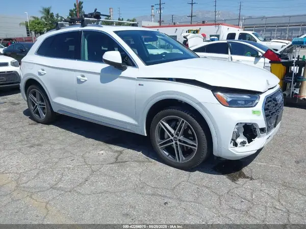 WA1E2AFY1M2043365 2021 AUDI Q5 - Image 1