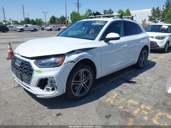 WA1E2AFY1M2043365 2021 AUDI Q5 - Image 2