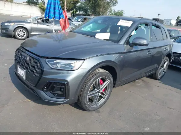 WA1E2AFY1S2018821 2025 AUDI Q5 - Image 2