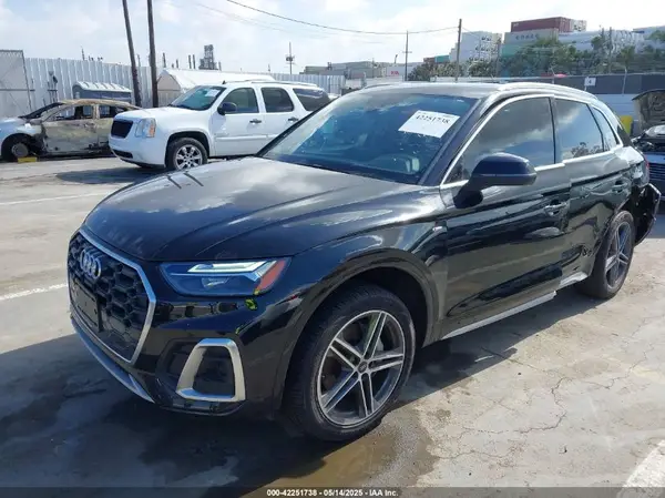 WA1E2AFY2M2045125 2021 AUDI Q5 - Image 2