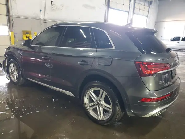 WA1E2AFY2M2055766 2021 AUDI Q5 - Image 2
