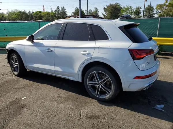WA1E2AFY2M2082692 2021 AUDI Q5 - Image 2