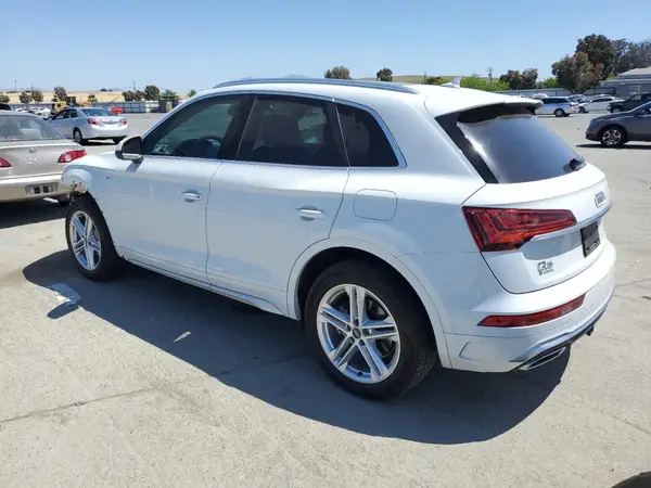 WA1E2AFY2M2129560 2021 AUDI Q5 - Image 2