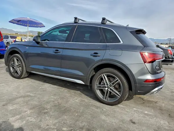 WA1E2AFY3M2118941 2021 AUDI Q5 - Image 2