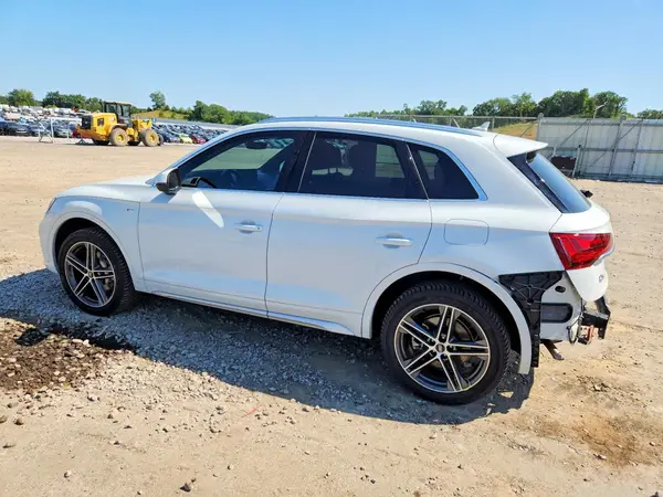 WA1E2AFY3M2130698 2021 AUDI Q5 - Image 2