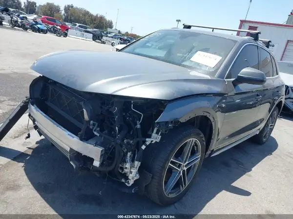 WA1E2AFY4M2130760 2021 AUDI Q5 - Image 2