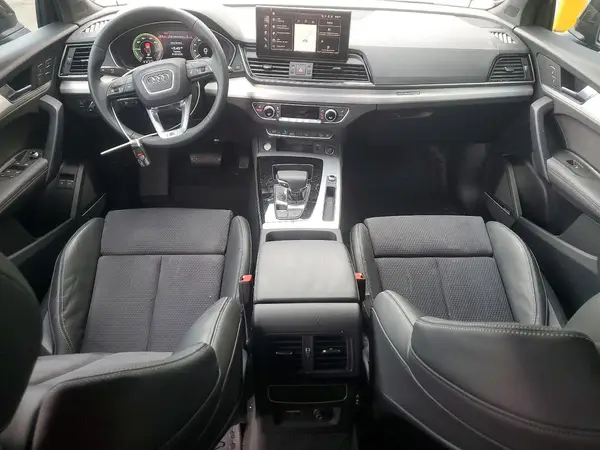 WA1E2AFY4S2031238 2025 AUDI Q5 - Image 8