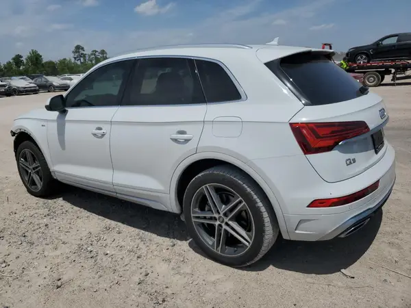 WA1E2AFY5M2033261 2021 AUDI Q5 - Image 2