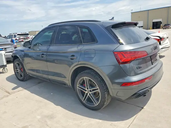 WA1E2AFY5S2064474 2025 AUDI Q5 - Image 2