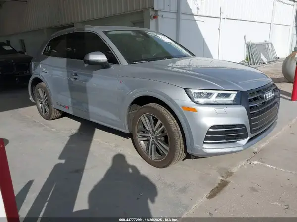 WA1E2AFY7L2049900 2020 AUDI Q5 - Image 1
