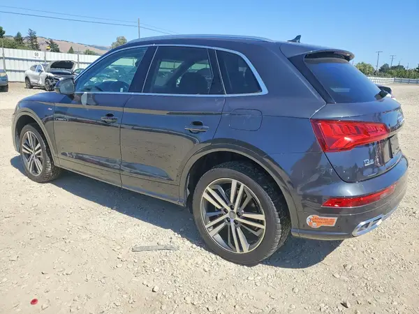 WA1E2AFY7L2062596 2020 AUDI Q5 - Image 2