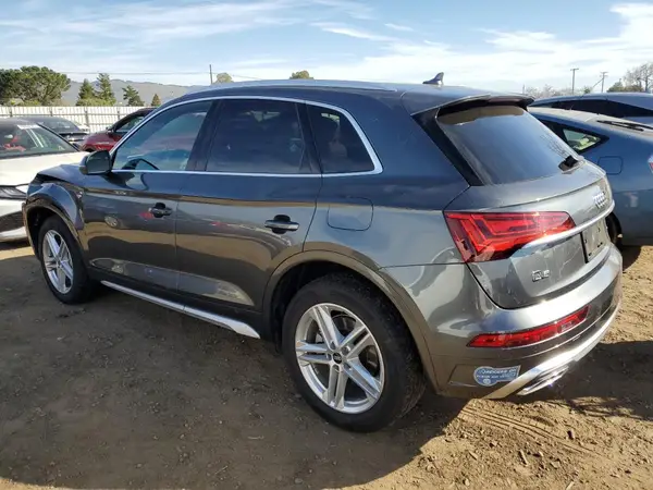 WA1E2AFY7M2100121 2021 AUDI Q5 - Image 2