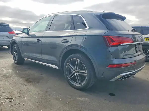 WA1E2AFY8M2035683 2021 AUDI Q5 - Image 2