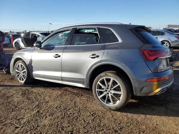 WA1E2AFY8M2105795 2021 AUDI Q5 - Image 2