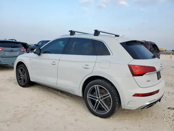 WA1E2AFY9M2063458 2021 AUDI Q5 - Image 2